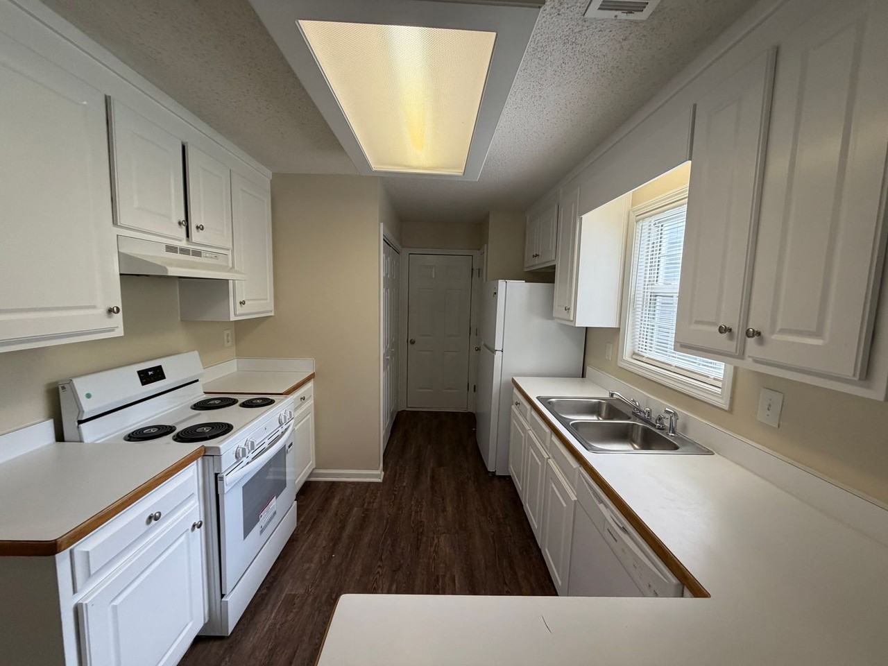 211 Ravenwood Ct - Photo 7 of 18