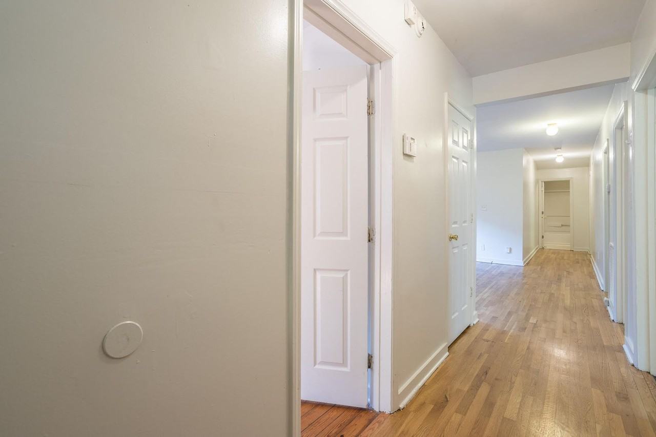 903 Onslow St - Photo 2 of 11