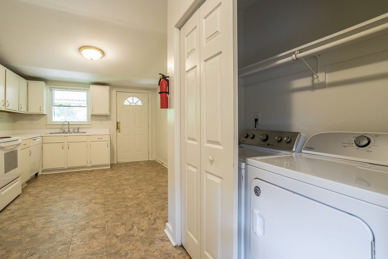 903 Onslow St - Photo 3 of 11