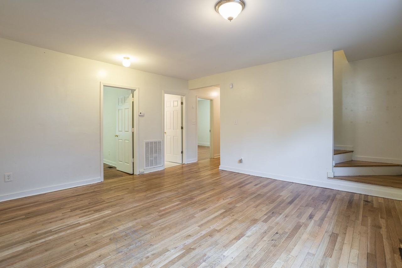 903 Onslow St - Photo 5 of 11