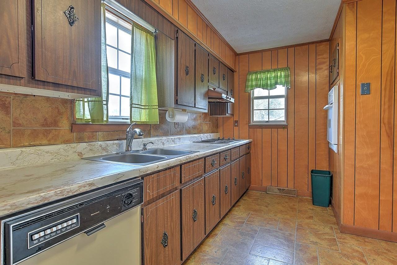 4660 Kingsport Hwy - Photo 2 of 25