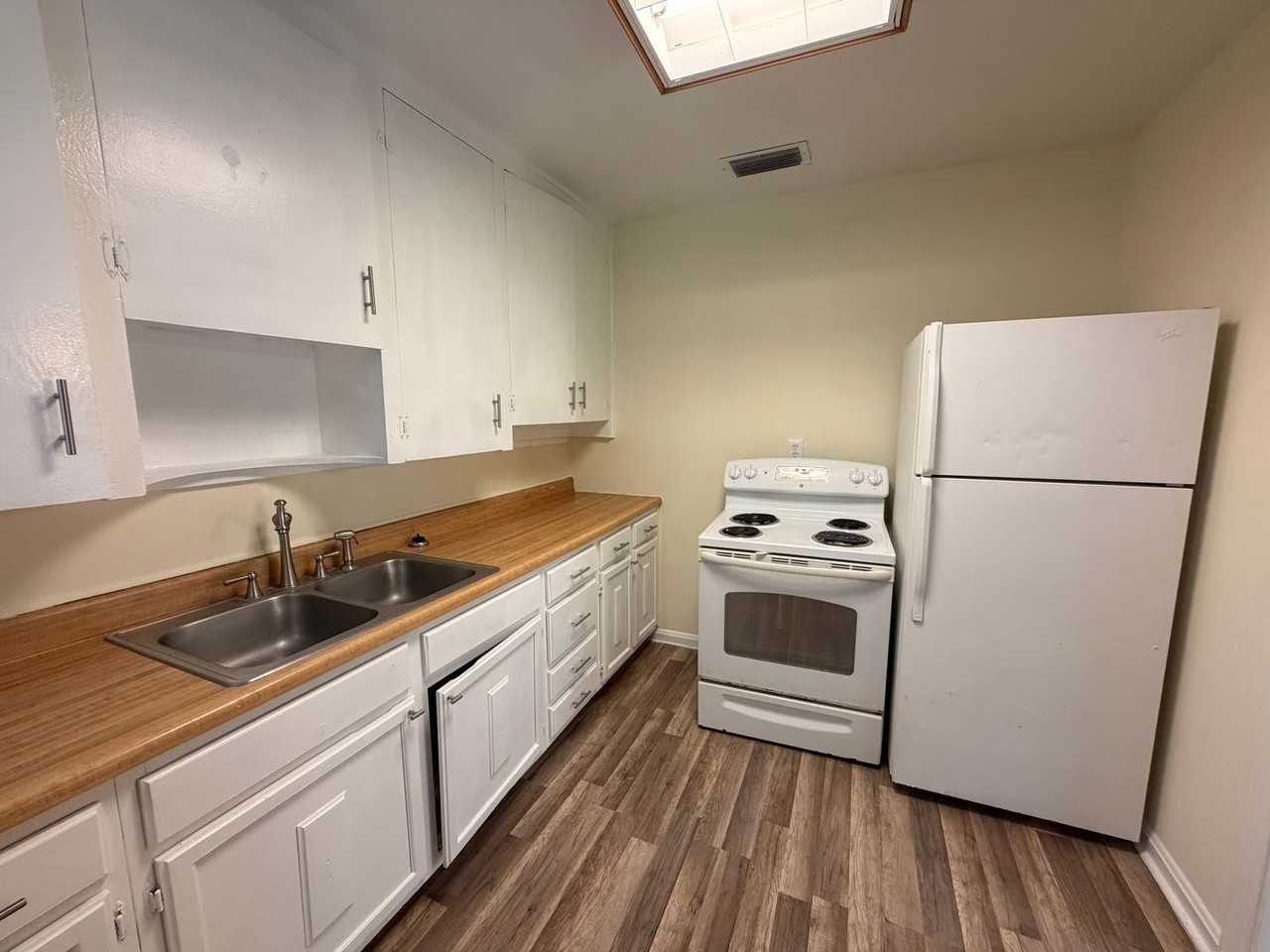 5135 Astral St - Photo 3 of 10