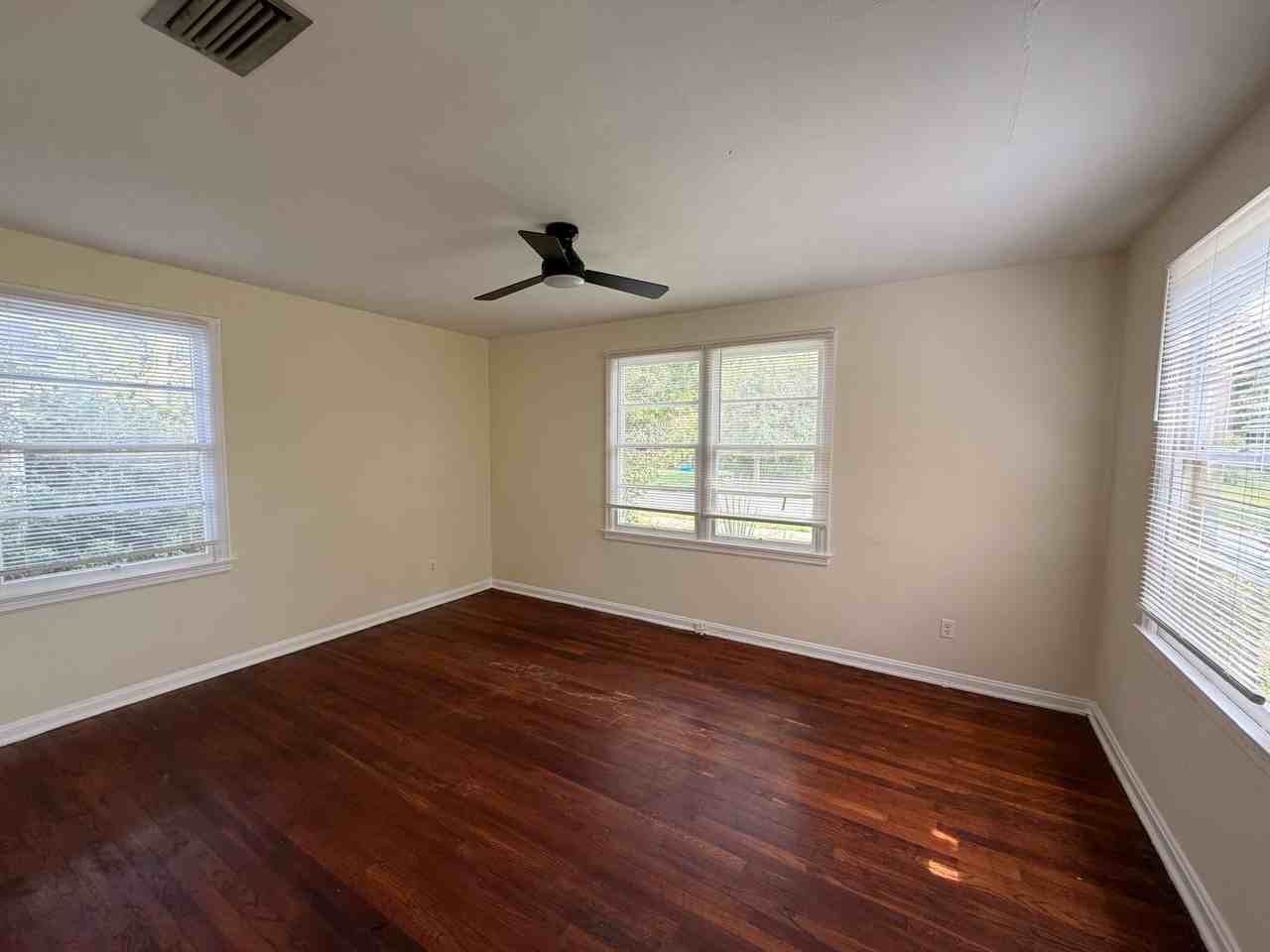 5135 Astral St - Photo 7 of 10