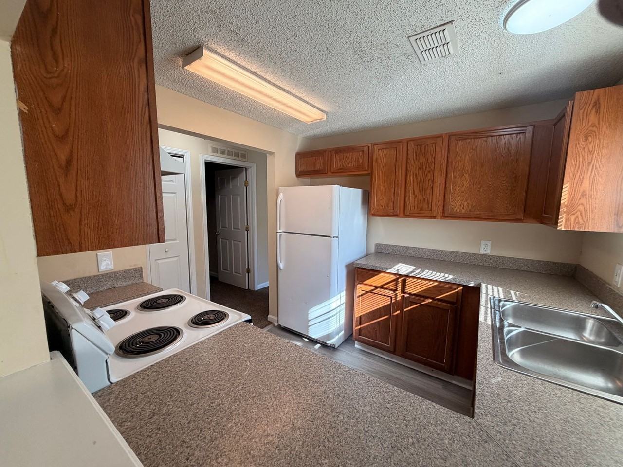 747 Broxton St - Photo 3 of 12