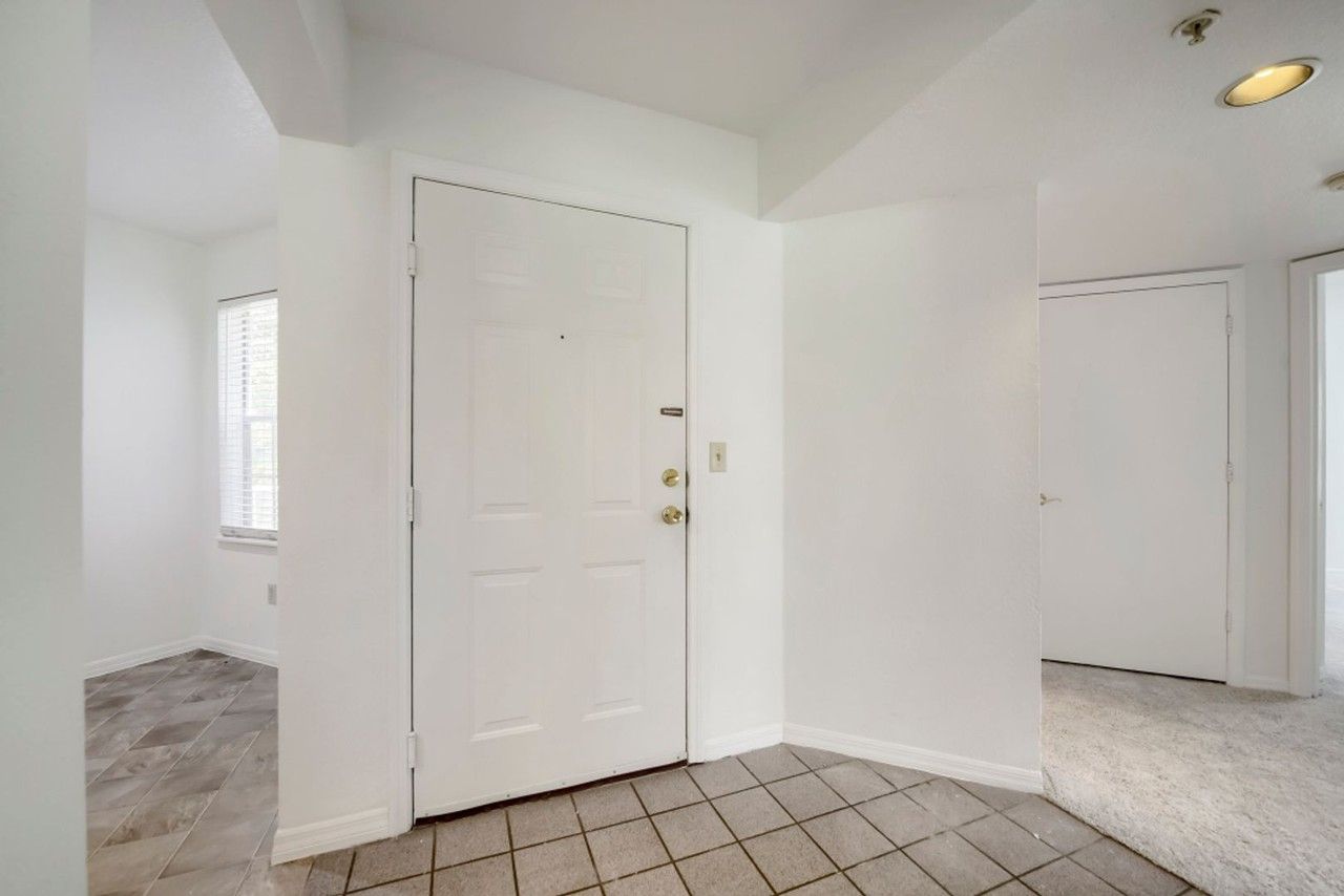 7270 Westpointe Blvd - Photo 3 of 30