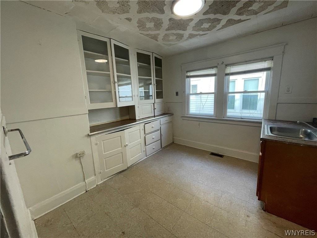 422 Moselle St - Photo 7 of 10