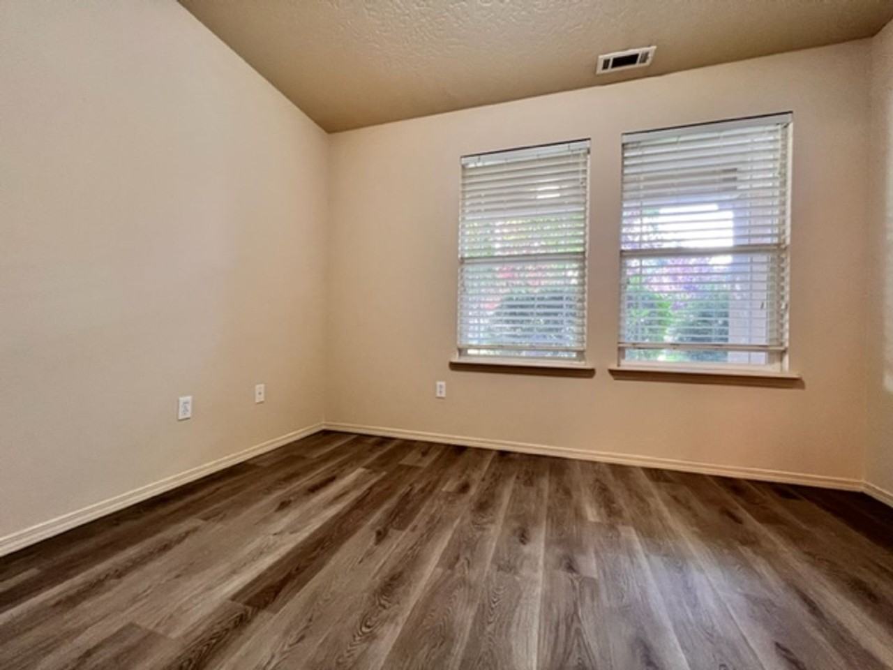 4448 N Heritage Woods Way - Photo 5 of 35