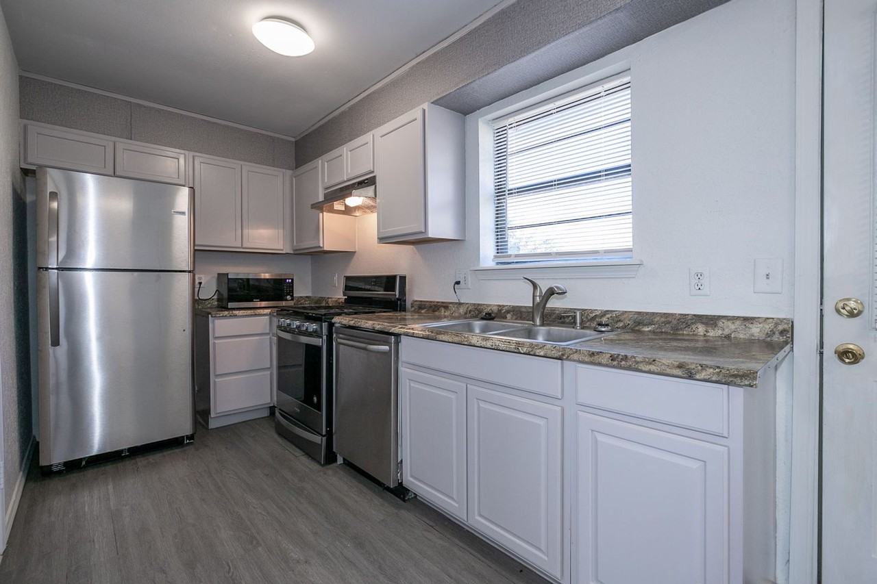 1341 E 142nd St - Photo 6 of 26