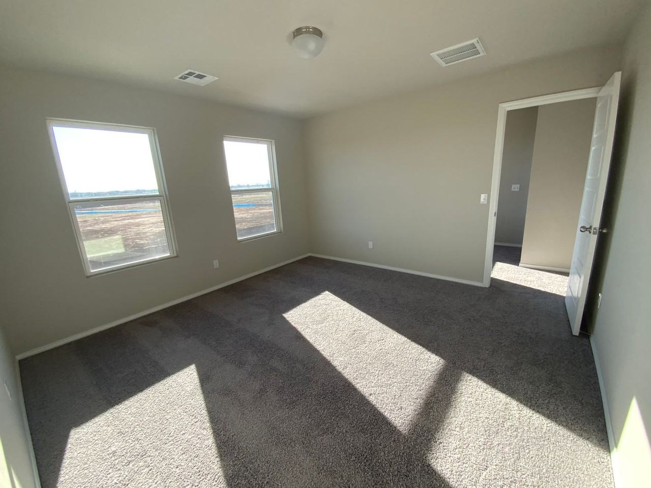 1841 Easton Ln - Photo 2 of 28