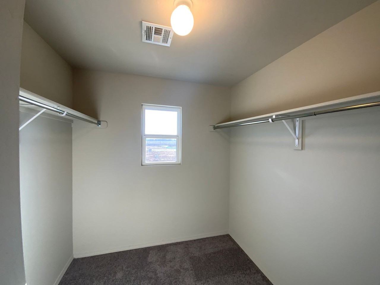 1841 Easton Ln - Photo 3 of 28