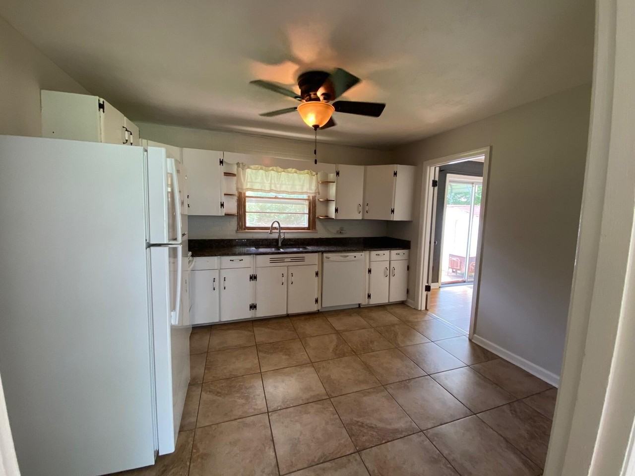 714 S Lovell Ave - Photo 3 of 18