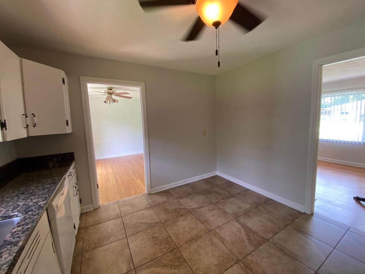 714 S Lovell Ave - Photo 5 of 18