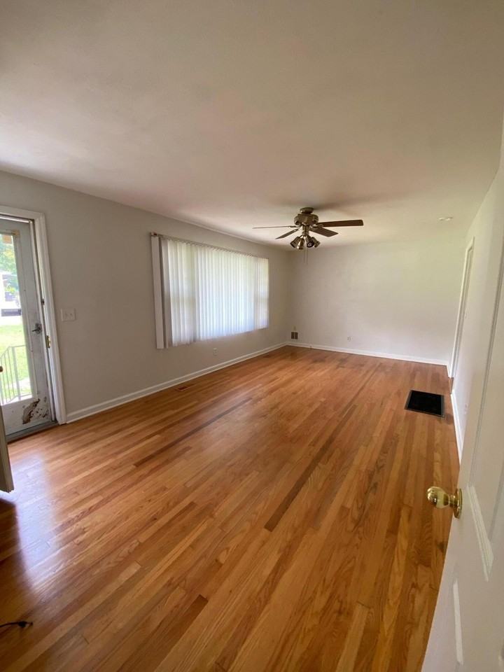 714 S Lovell Ave - Photo 6 of 18