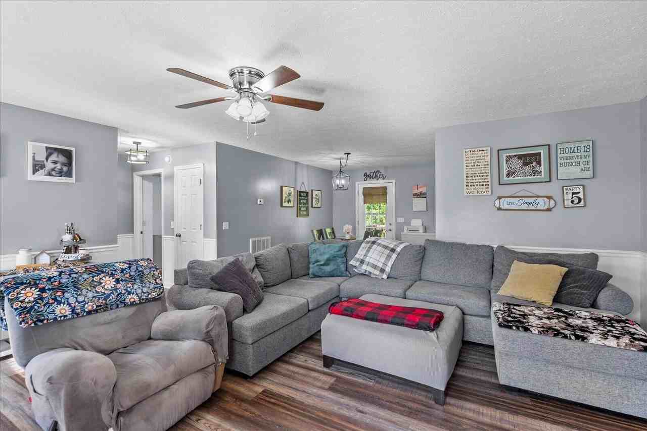 249 Darlene Dr - Photo 4 of 36
