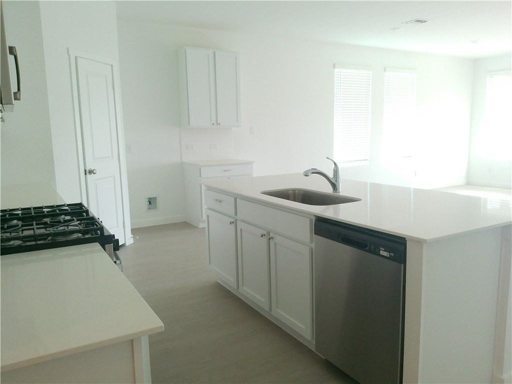 2846 Westeros St - Photo 4 of 24
