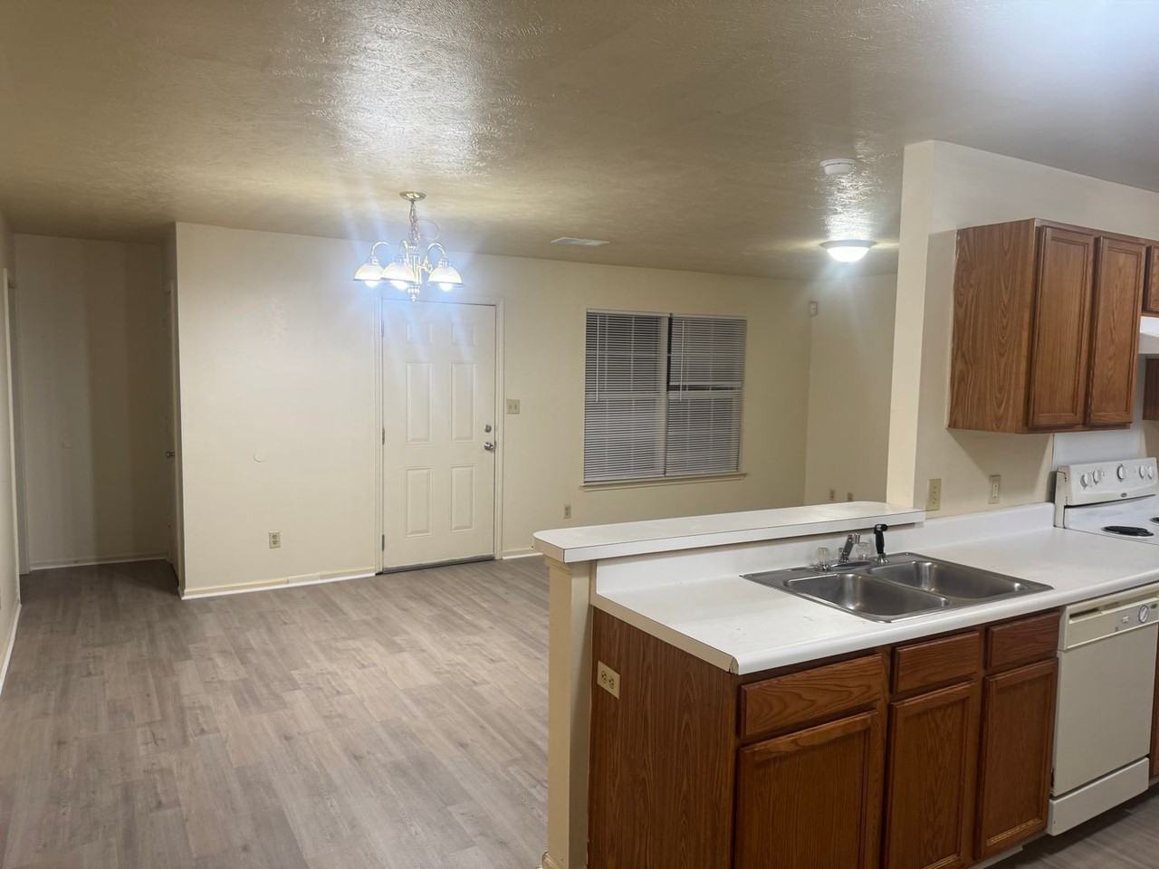 4215 Walnut Park Dr - Photo 3 of 17