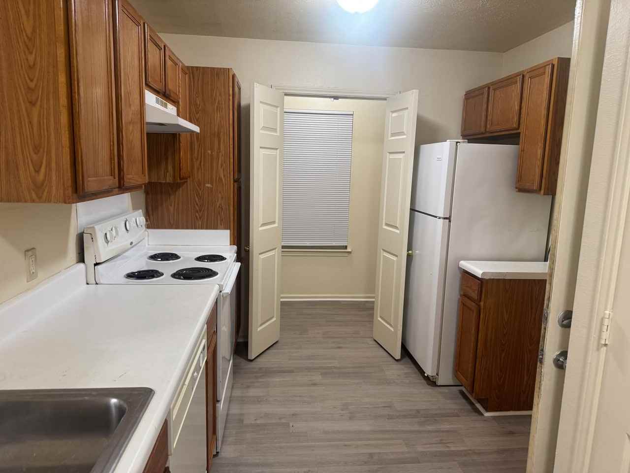 4215 Walnut Park Dr - Photo 4 of 17
