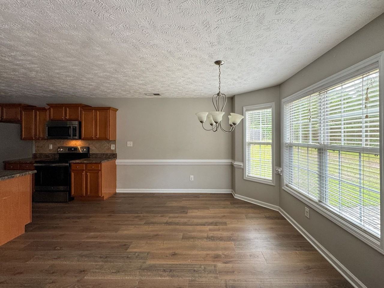 381 Chamberlin Blvd - Photo 5 of 27