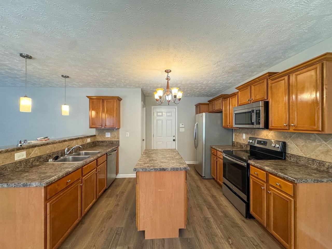 381 Chamberlin Blvd - Photo 7 of 27