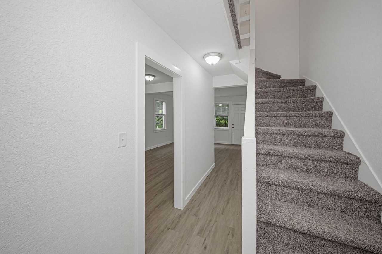 744 W 1st St - Photo 4 of 21