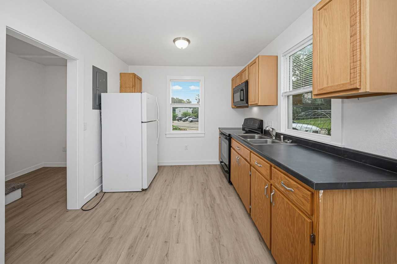 744 W 1st St - Photo 7 of 21