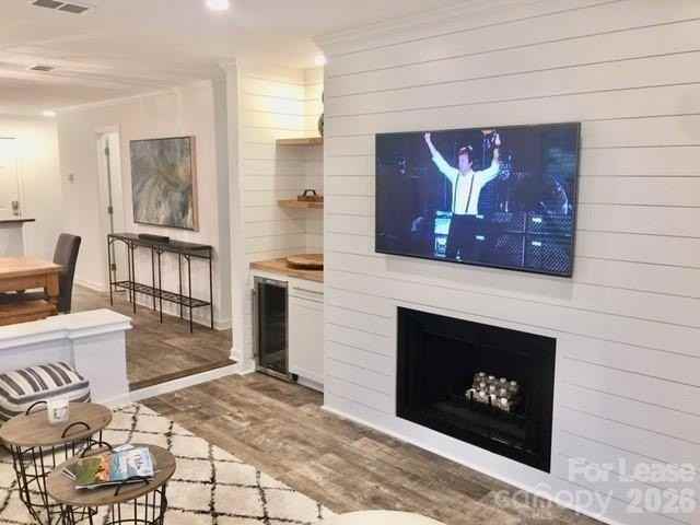 646 Portside Dr - Photo 6 of 46