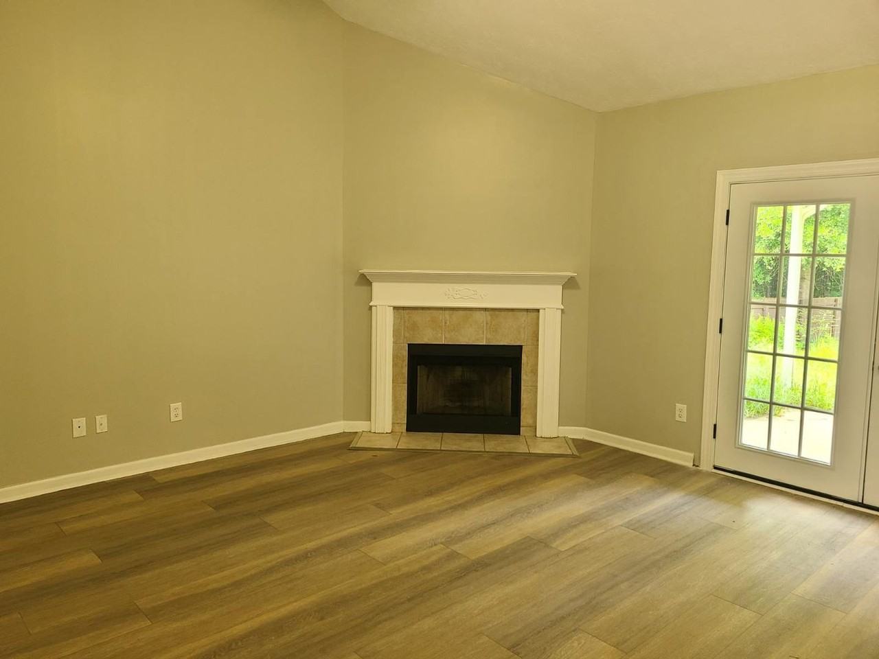 8007 Creekland Dr - Photo 3 of 9