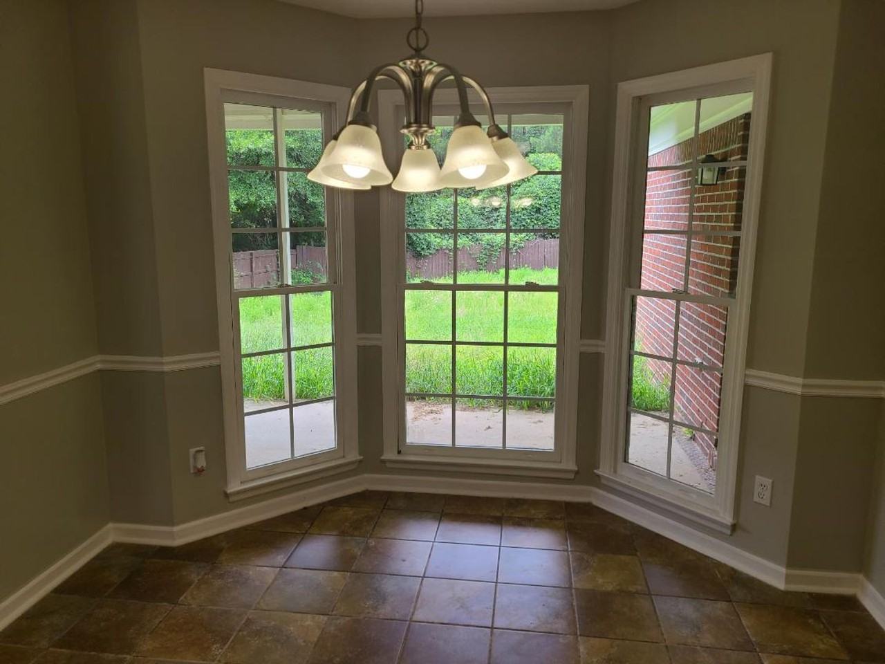 8007 Creekland Dr - Photo 4 of 9