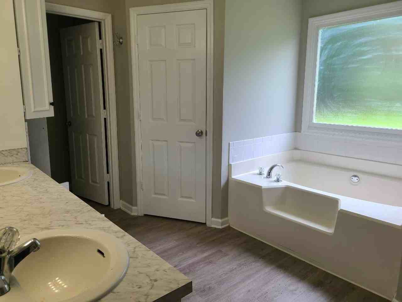 8007 Creekland Dr - Photo 7 of 9