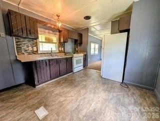 3932 Oakwood Cir - Photo 3 of 9