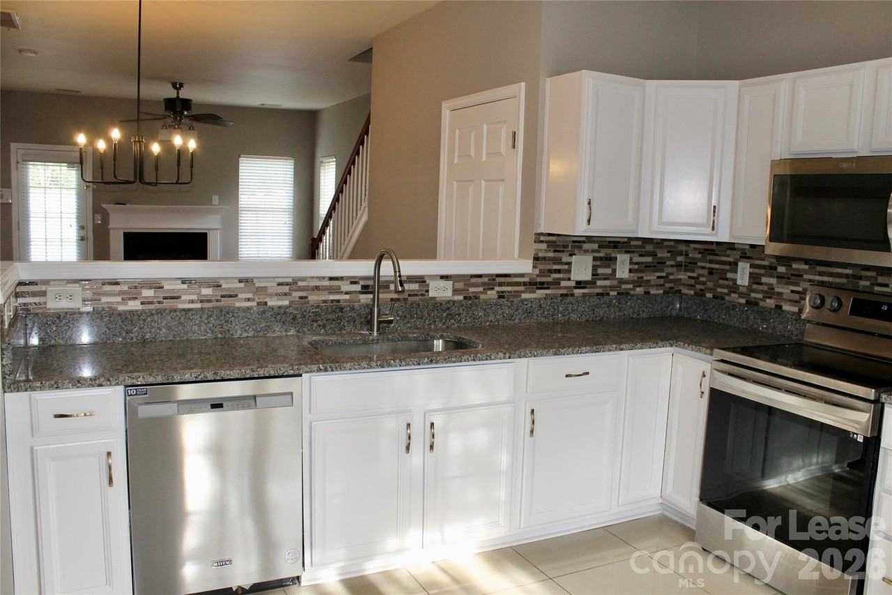 108 Azteca Dr - Photo 4 of 15