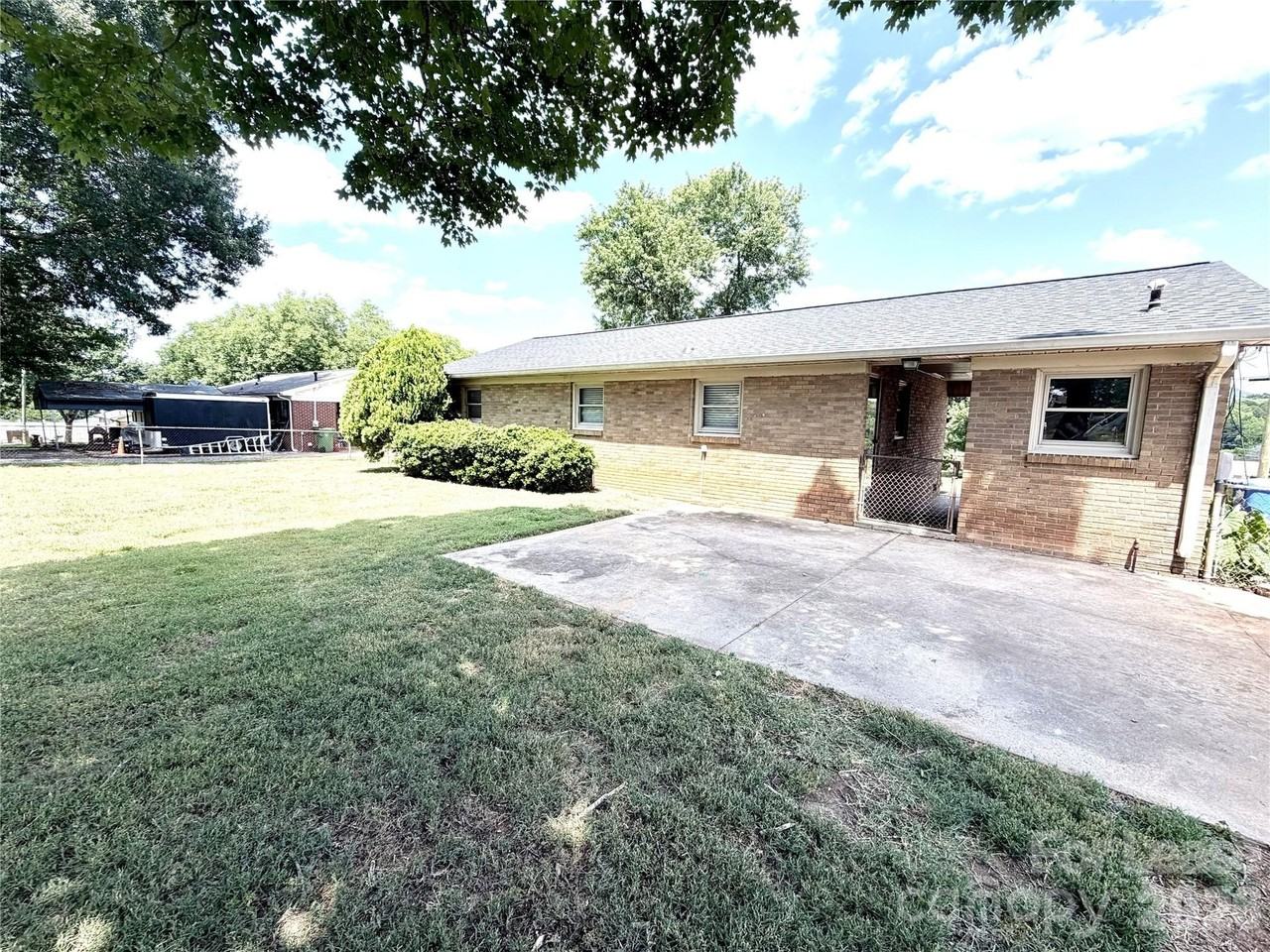 2623 Sherry Ln - Photo 4 of 15