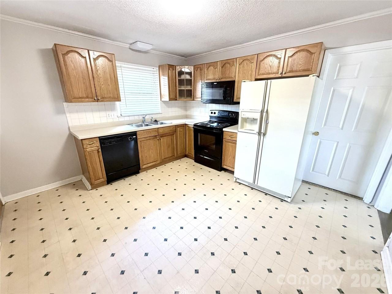 2623 Sherry Ln - Photo 5 of 15