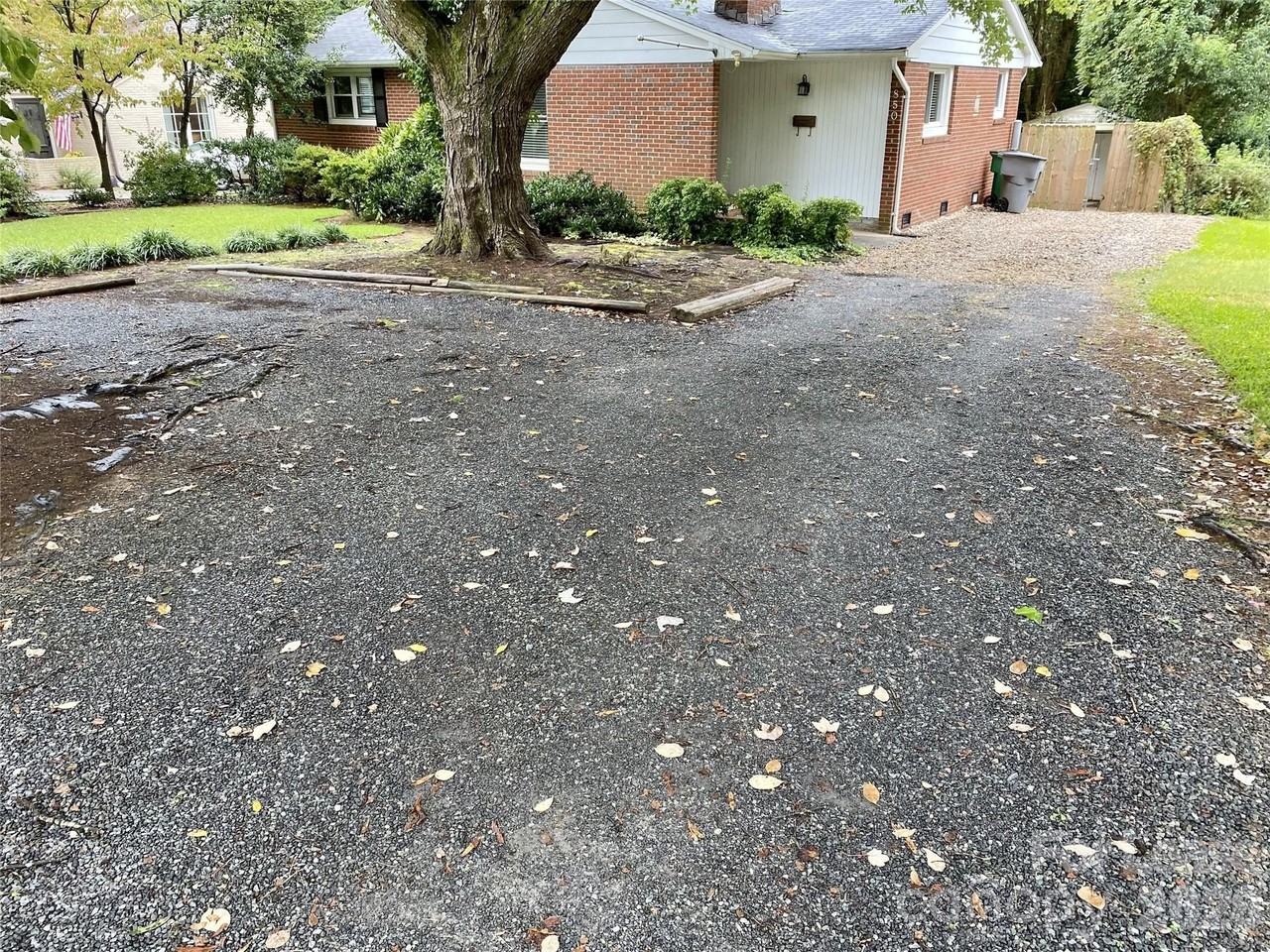 850 Montford Dr - Photo 3 of 16