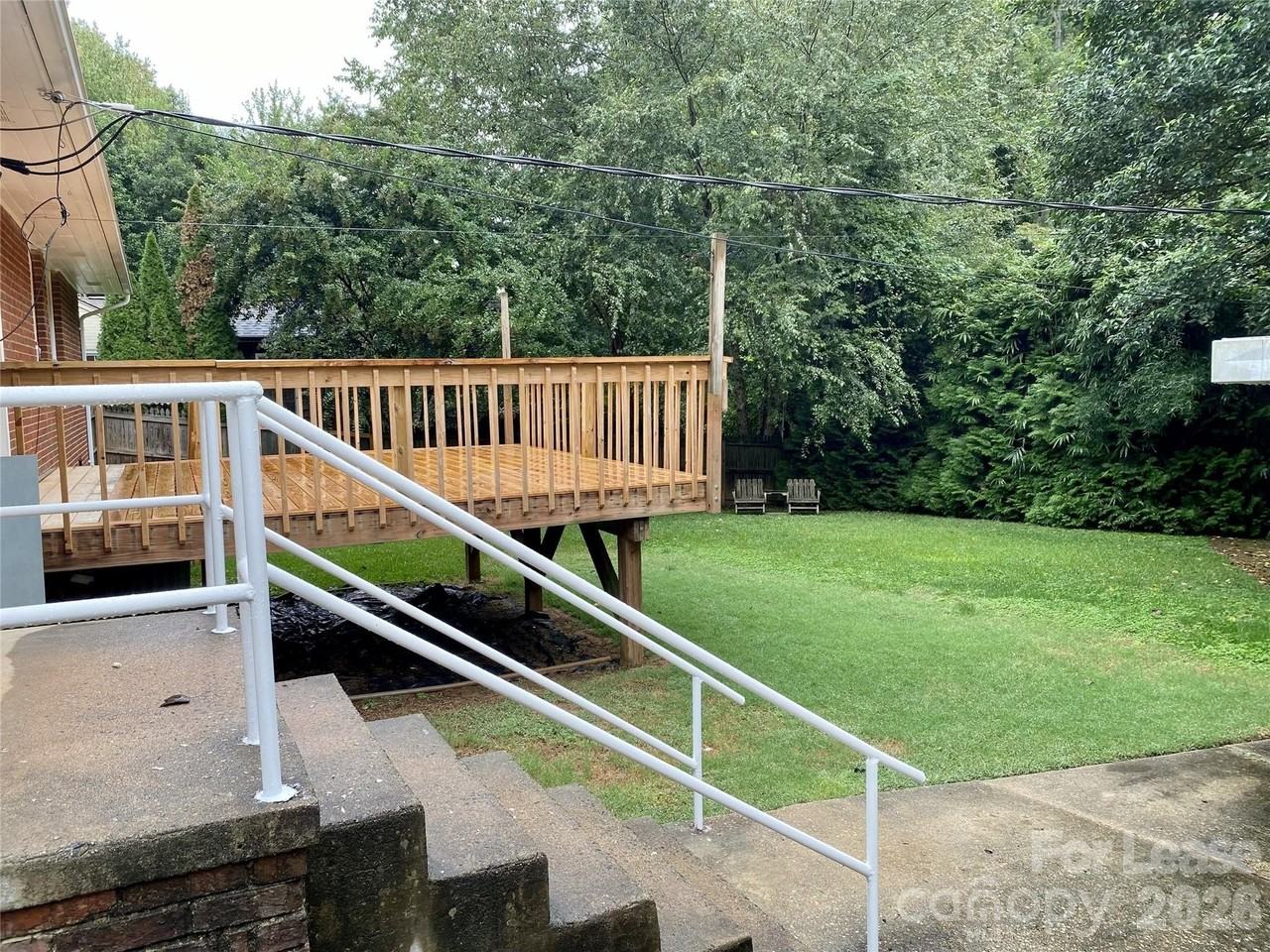 850 Montford Dr - Photo 4 of 16