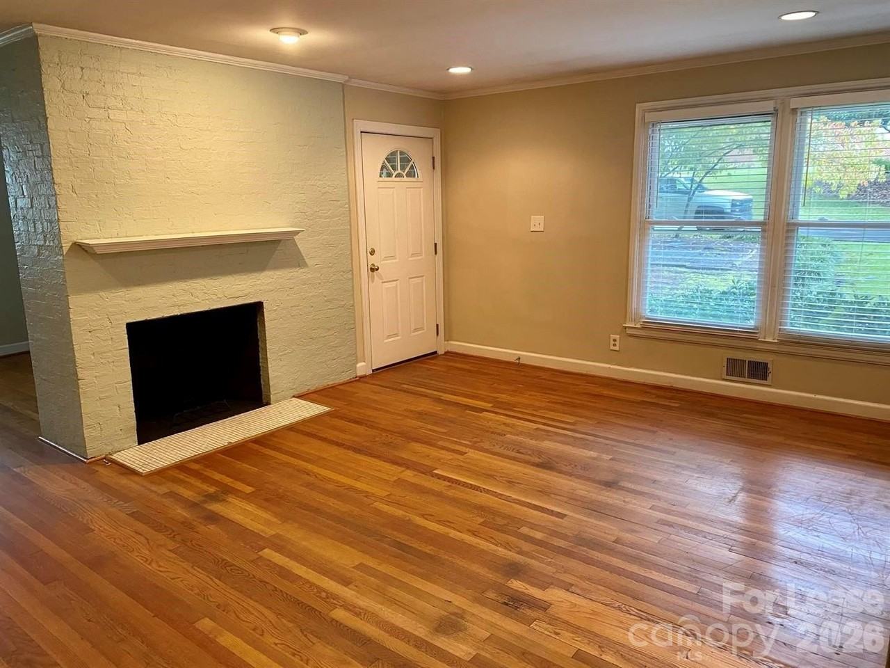 850 Montford Dr - Photo 7 of 16