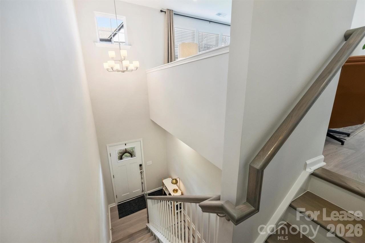 912 Mary Max Dr - Photo 4 of 40