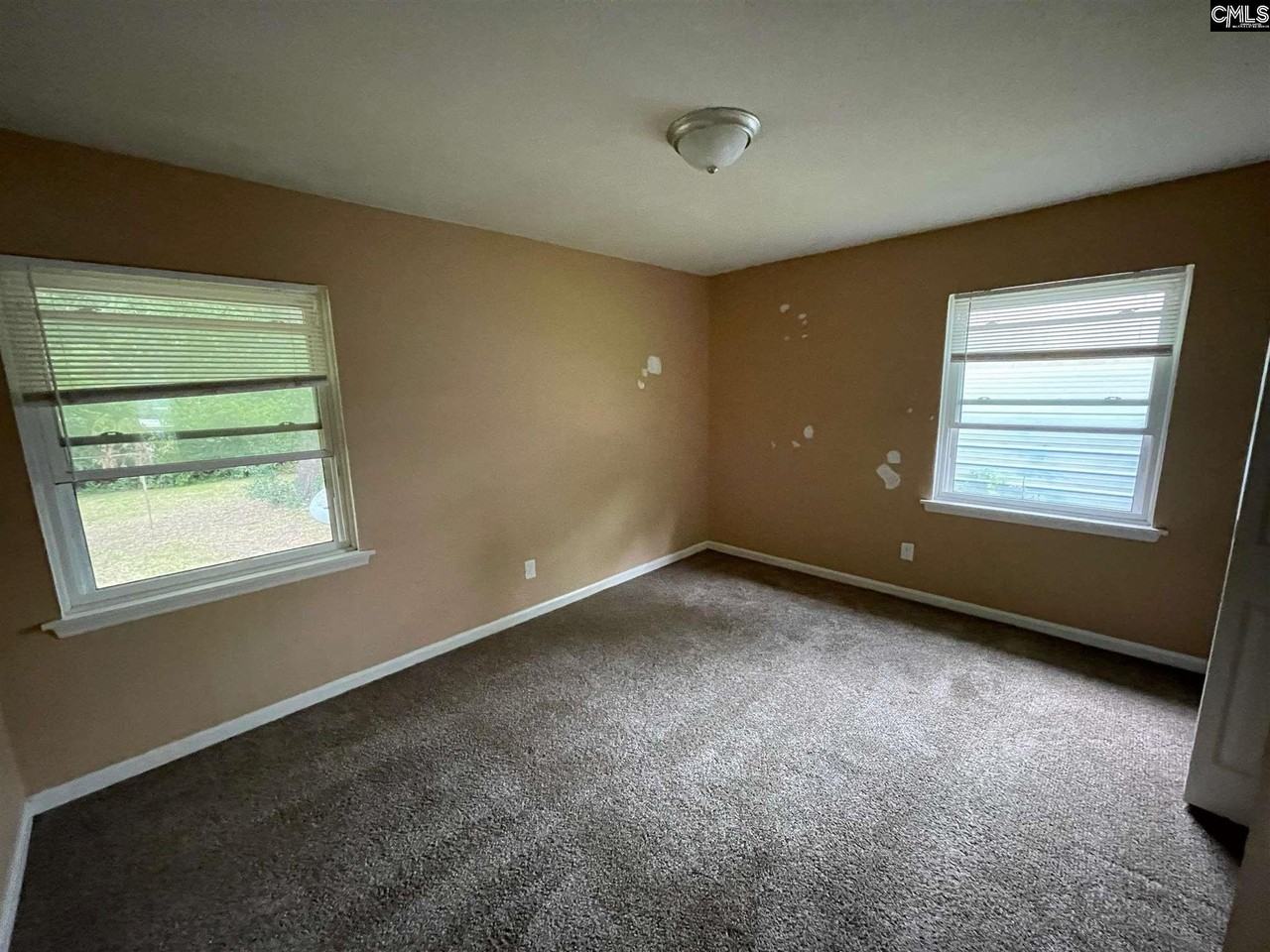 1044 Charlotte St - Photo 3 of 5
