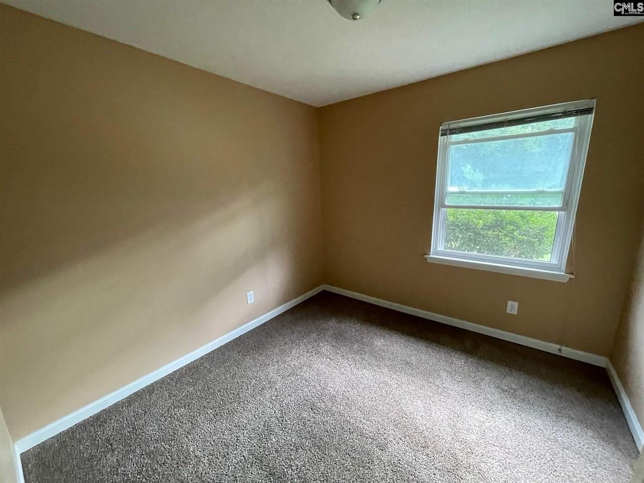 1044 Charlotte St - Photo 4 of 5