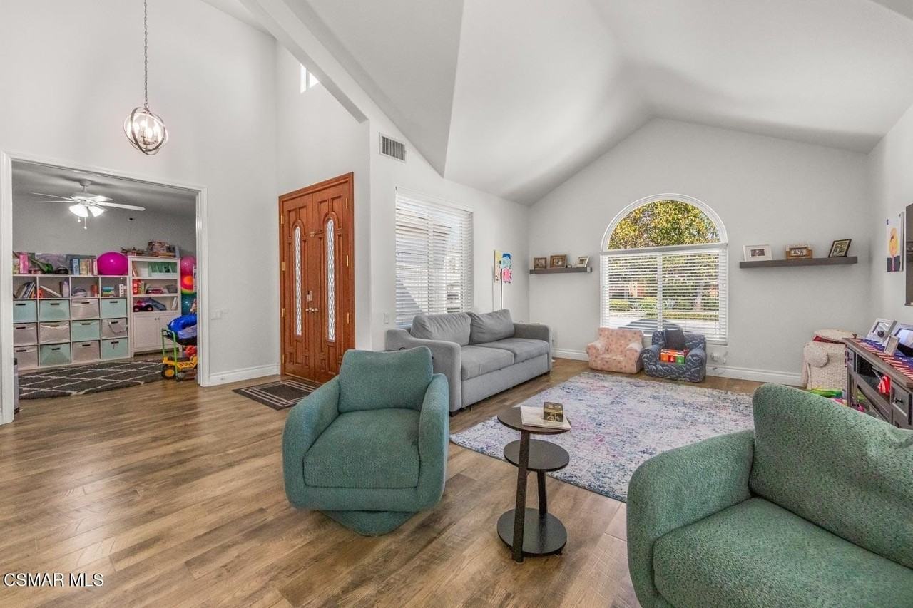 4177 Kingsview Rd - Photo 4 of 28