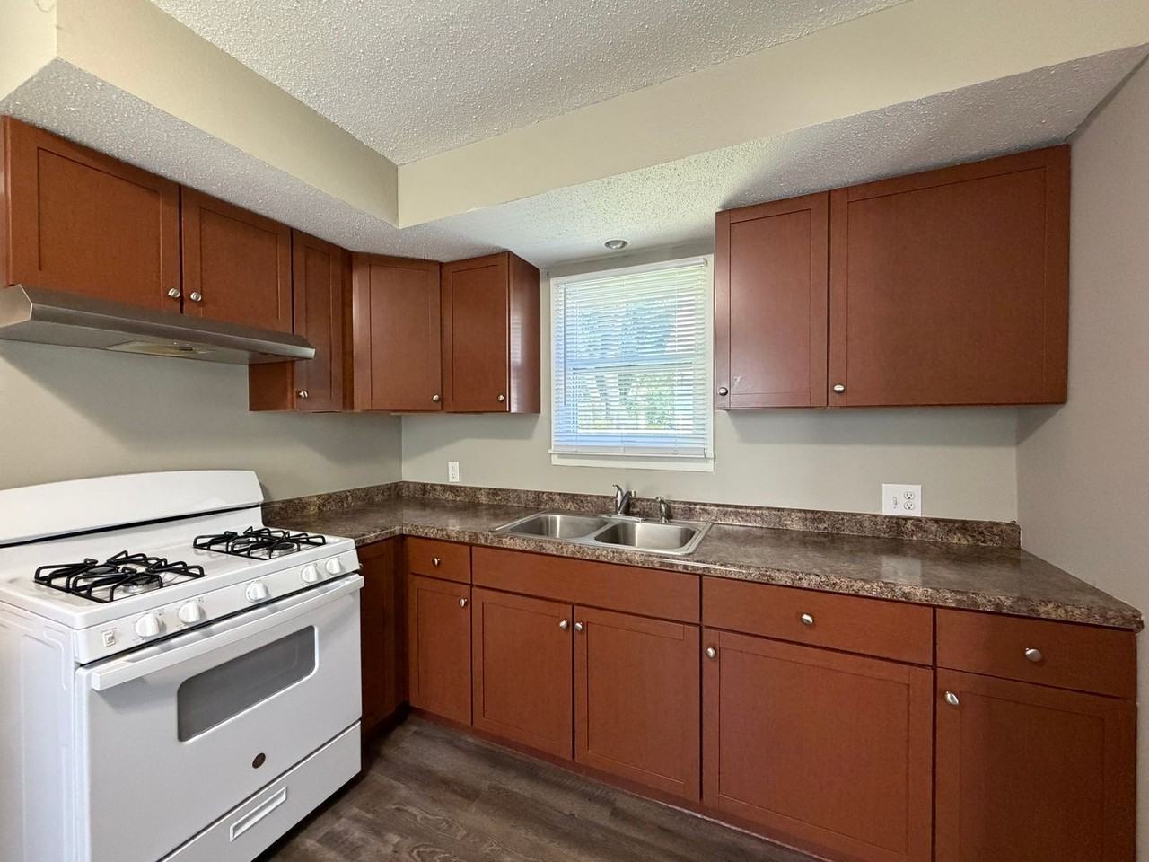 419 N Market St - Photo 2 of 16