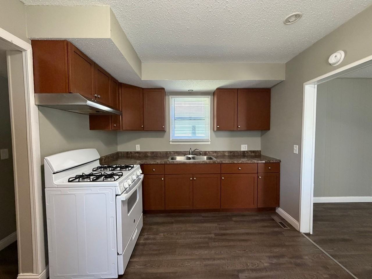 419 N Market St - Photo 3 of 16