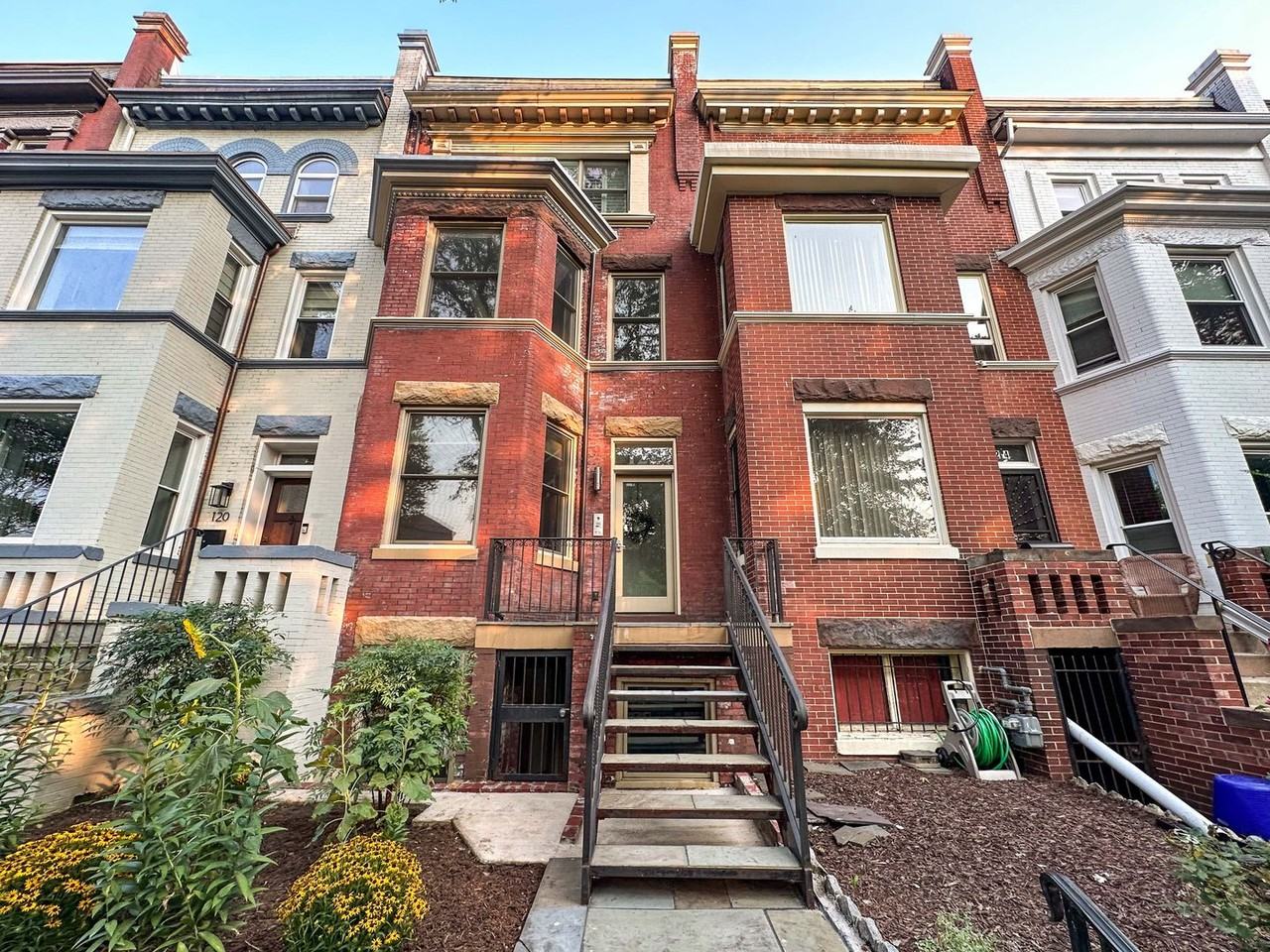 122 Bryant St Nw #1 - Photo 3 of 35