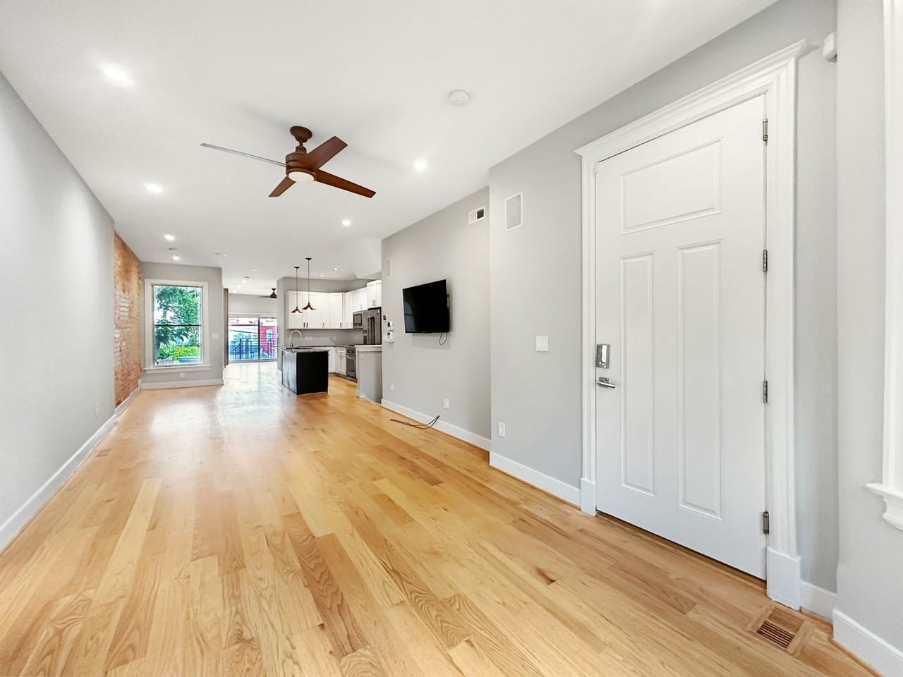 122 Bryant St Nw #1 - Photo 5 of 35