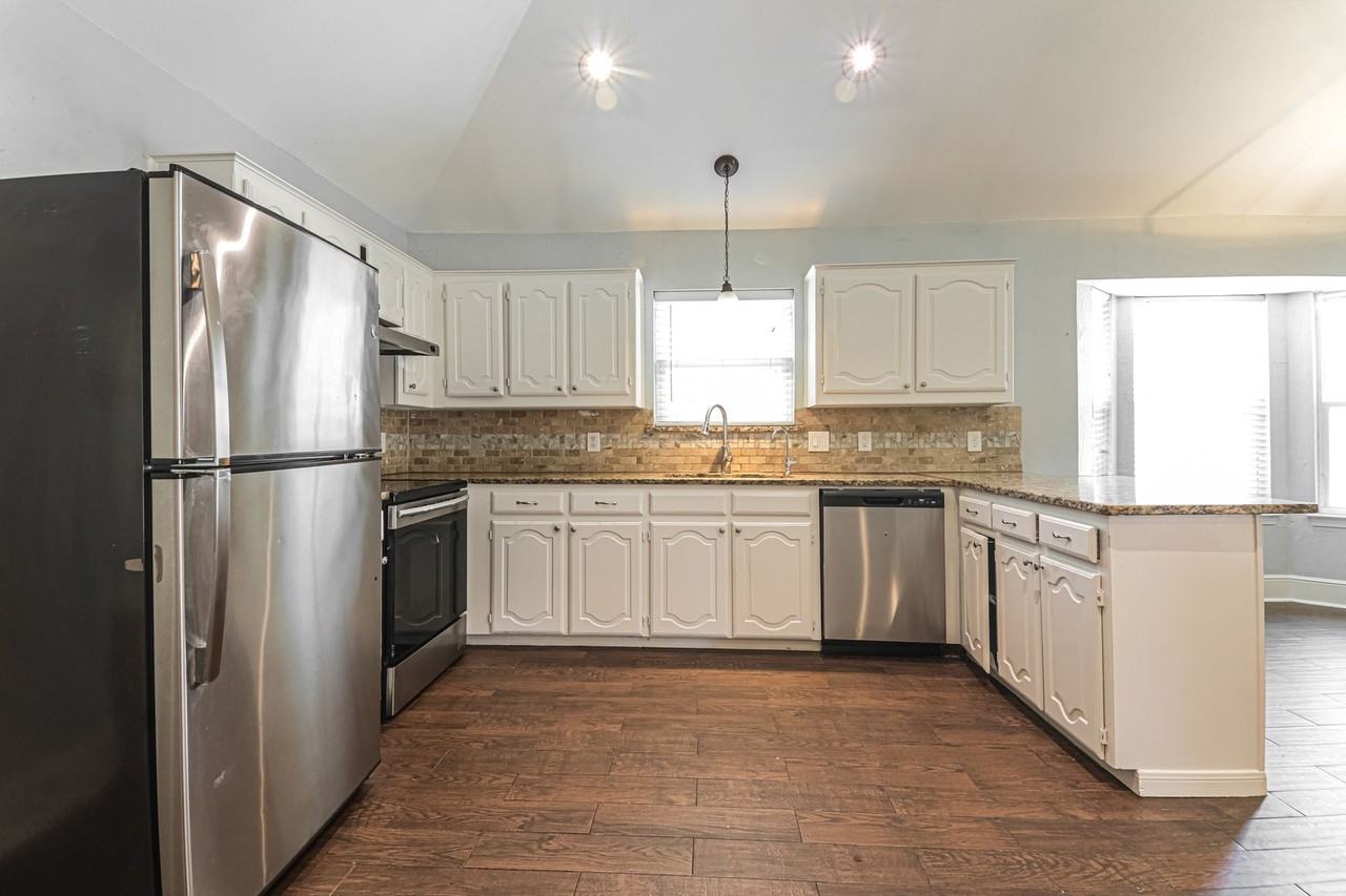 401 Kathy Ln - Photo 7 of 16