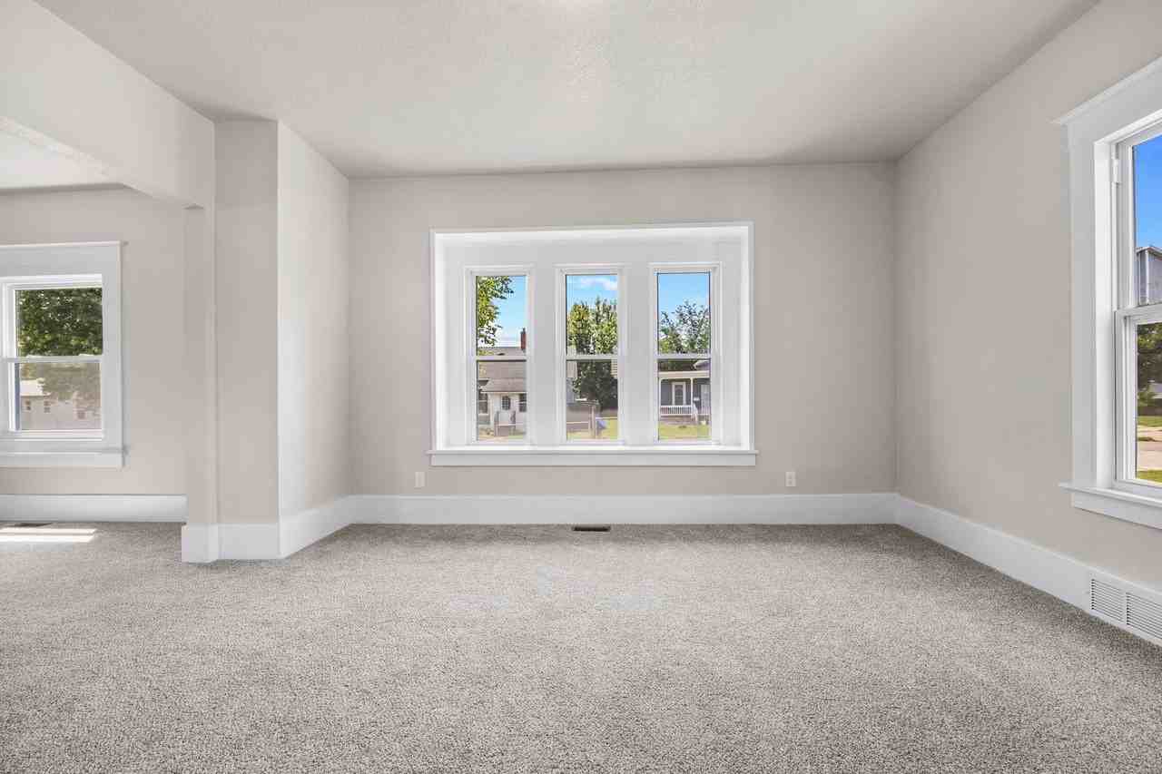 511 W Church St - Photo 6 of 22