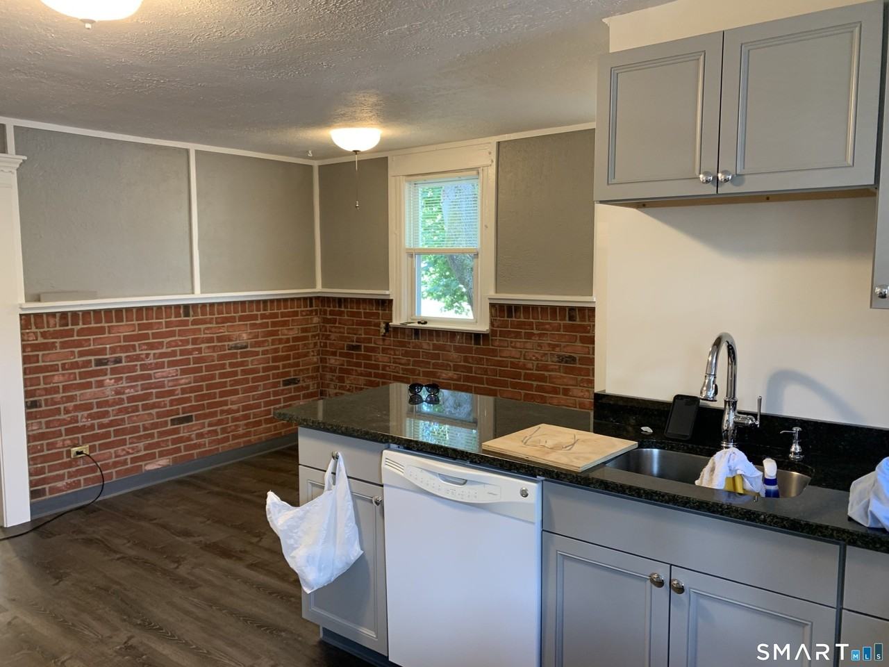 24 Northill St - Photo 2 of 10