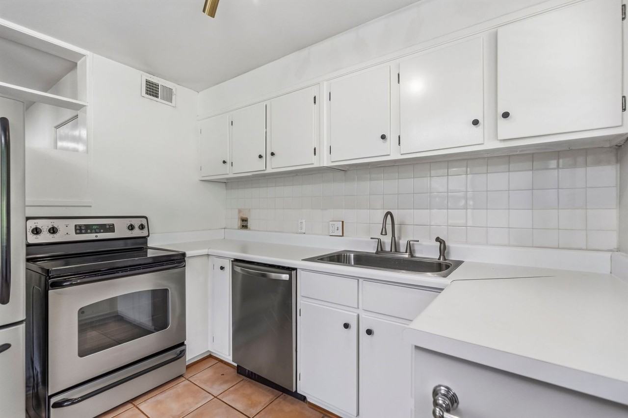 16 Faris Cir - Photo 2 of 30