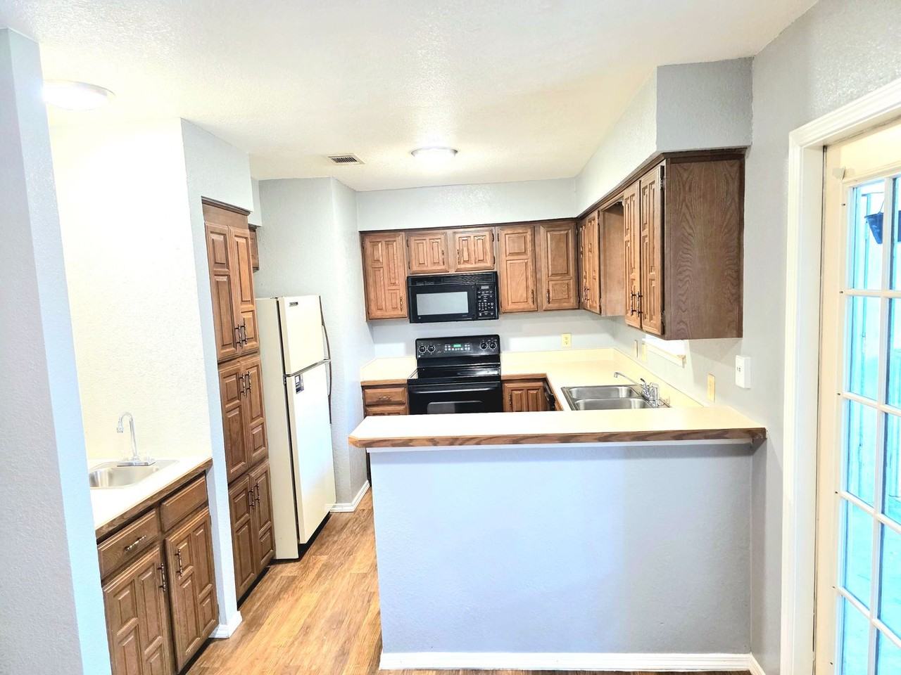 3833 Kimberly Dr - Photo 2 of 10