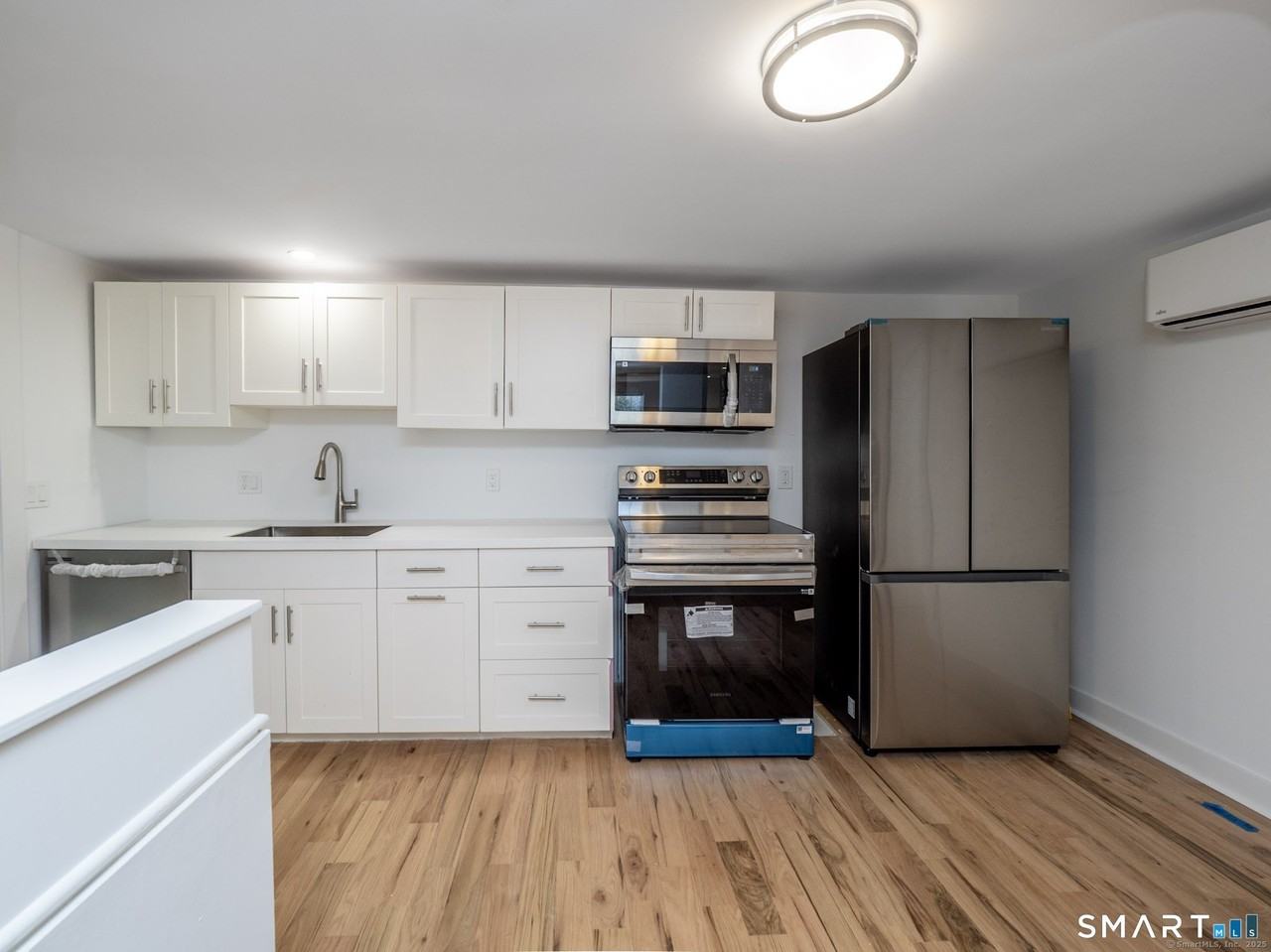 523 Danbury Rd #D - Photo 3 of 17